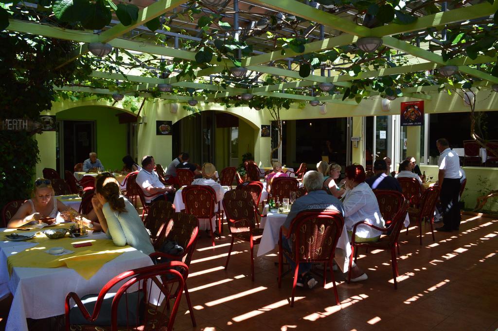 Hotel Kangaroo Budva Exterior photo